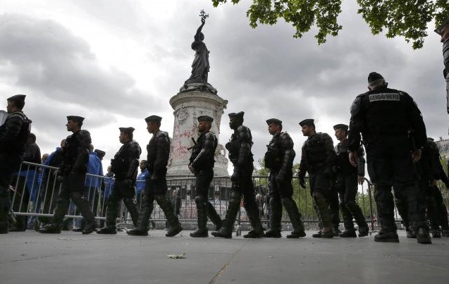 Και αντιδιαδήλωση αστυνομικών στη Γαλλία που φλέγεται [ΦΩΤΟ+ΒΙΝΤΕΟ]
