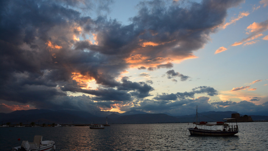 Βροχές, καταιγίδες και σκόνη