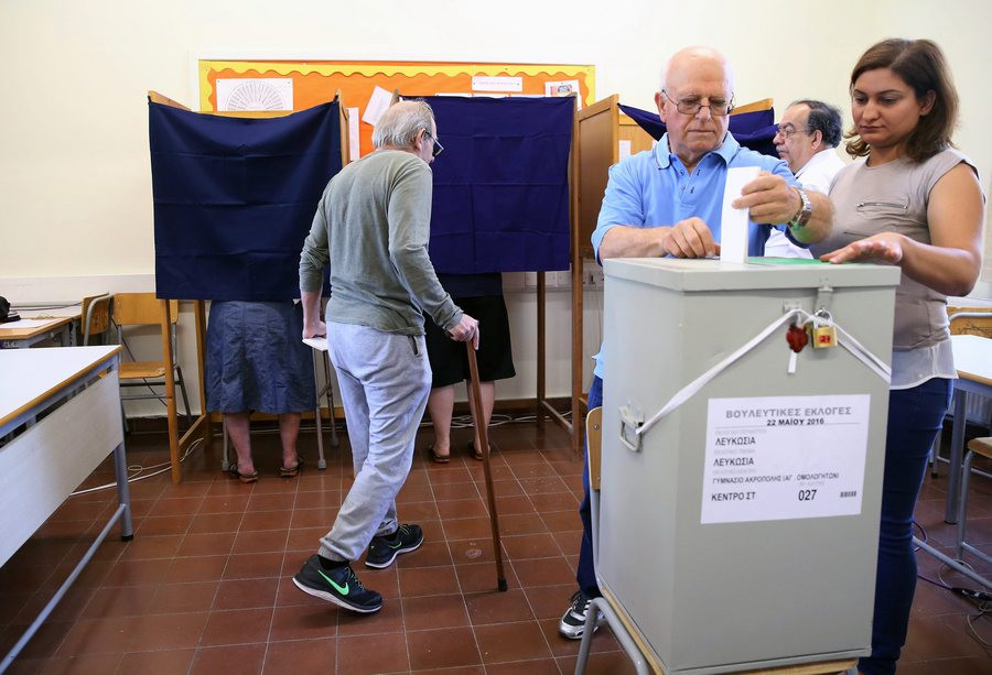 Κύπρος: Οκτακομματική Βουλή και είσοδο της ακροδεξιάς δείχνουν τα exit polls