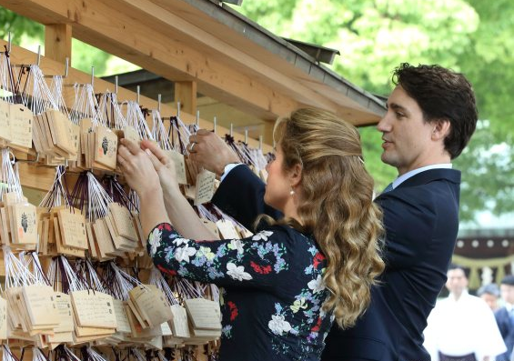 Ο Καναδός πρωθυπουργός παίρνει άδεια για να γιορτάσει την επέτειο του γάμου του