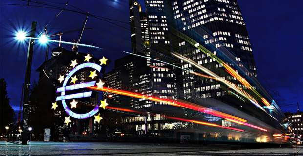 FT: Έτοιμη η ΕΚΤ να κάνει αποδεκτά τα ελληνικά ομόλογα για τη χρηματοδότηση των τραπεζών