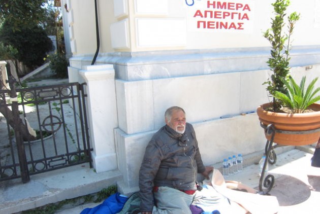 Κάνει απεργία πείνας για να πάρει τη σύνταξη που δικαιούται