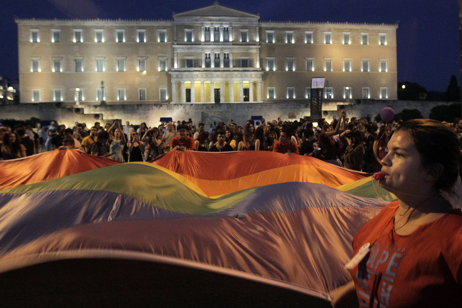 Σύνταγμα: Διαμαρτυρία κατά της βίας σε βάρος ομοφυλοφίλων στη Ρωσία