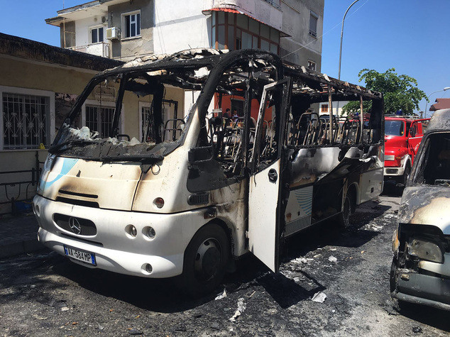 Φονική πυρκαγιά σε λεωφορείο στην Αλβανία [ΦΩΤΟΓΡΑΦΙΕΣ]