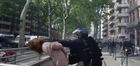 Αστυνομικός χτυπάει ειρηνική διαδηλώτρια στη Τουλούζη [Βίντεο]