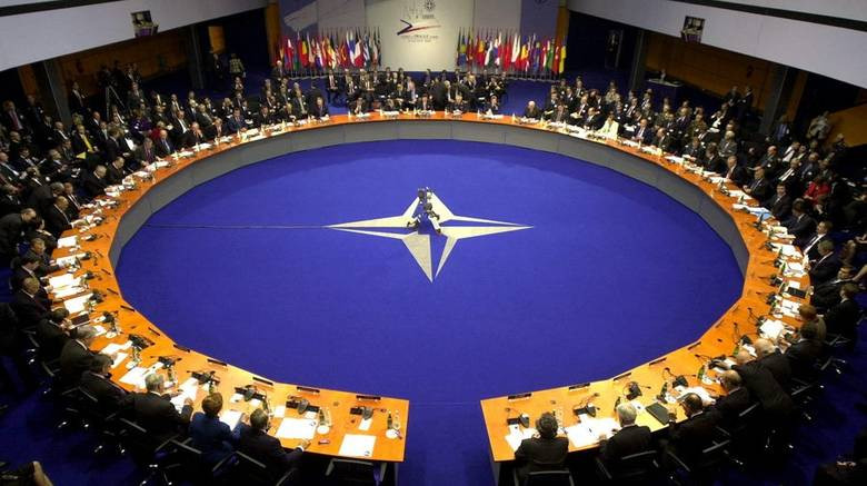 Η Ρωσία κατηγορεί το ΝΑΤΟ για επιστροφή στον Ψυχρό Πόλεμο