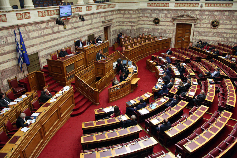 Στη Βουλή οι τροπολογίες για το κλείσιμο της αξιολόγησης
