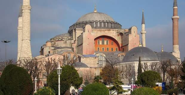 Αντιδρά η Αθήνα στην προσωρινή μετατροπή της Αγίας Σοφιάς σε τζαμί