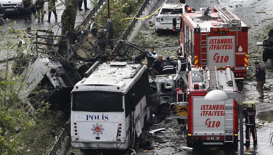 Βομβιστική επίθεση στο κέντρο της Κωνσταντινούπολης [LIVE + BINTEO]