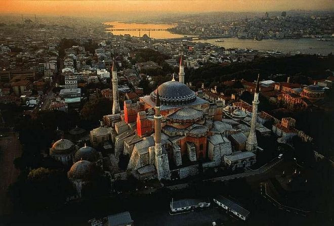 Σκληρή απάντηση Τουρκίας στην Ελλάδα για το κοράνι στην Αγία Σοφιά