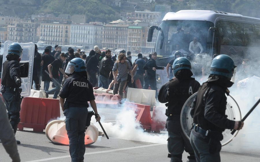 Αστυνομικός πυροβόλησε και σκότωσε μετανάστη στη «Μανωλάδα» της Ιταλία