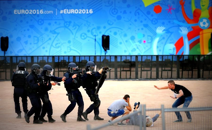 EURO 2016: Μια εντυπωσιακή άσκηση προσομοίωσης τρομοκρατικής επίθεσης