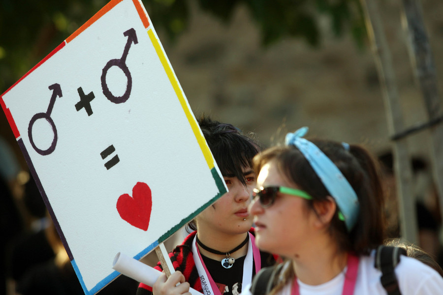 12ο Athens Pride με σύνθημα: Γυναίκα ή άντρας δεν γεννιέσαι, γίνεσαι