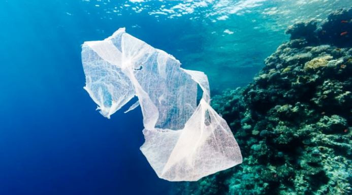 Αρνητικό ρεκόρ: Πρώτη η Ελλάδα στην κατανάλωση πλαστικής σακούλας