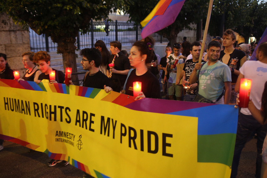 Σιωπηλή πορεία στην Αθήνα για τα θύματα του Pulse [ΦΩΤΟ]