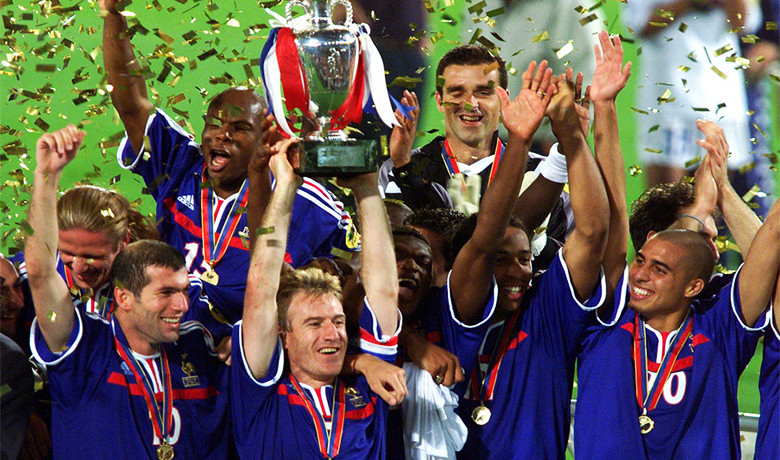 Euro 2000: Ποδοσφαιρικά θρίλερ και… «Vive La France! Vive Zizou!»
