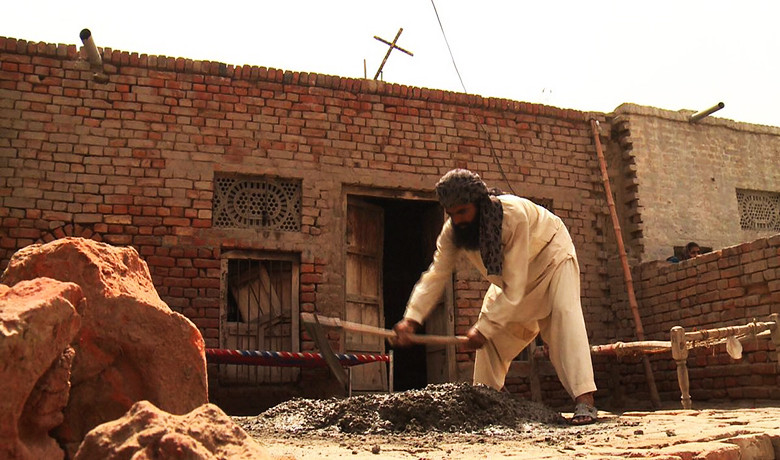 Πακιστανοί Μουσουλμάνοι χτίζουν εκκλησία για τους Χριστιανούς γείτονές τους [Βίντεο]