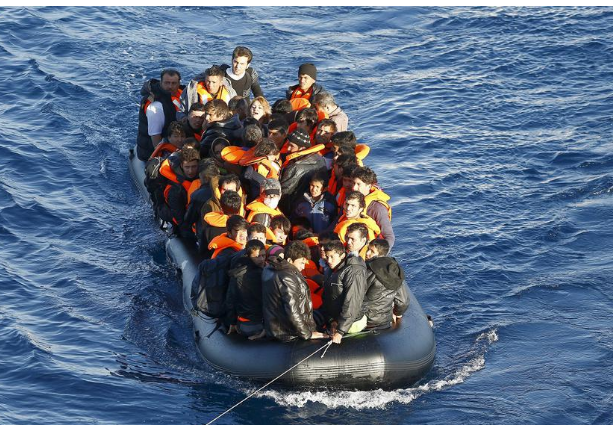 Βάρκα με πρόσφυγες εντοπίστηκε στις Κυκλάδες – Οδηγείται στην Κύθνο