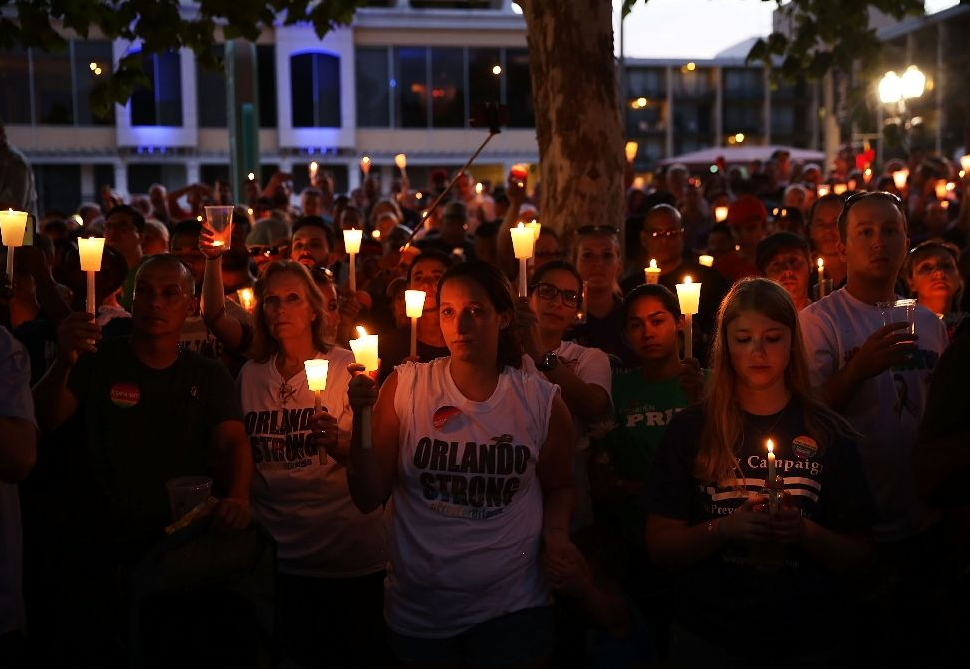 ΗΠΑ: 50.000 άνθρωποι τίμησαν σε αγρυπνία τα θύματα του Ορλάντο