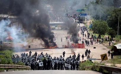 Τους 12 έφτασαν οι νεκροί διαδηλωτές στο Μεξικό – Βίντεο από τα επεισόδια