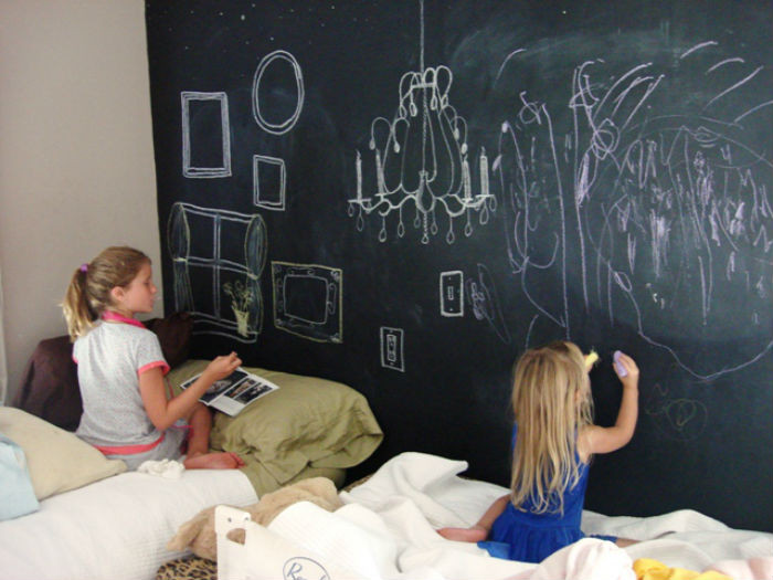 Έξι λόγοι για να μετατρέψετε τον ένα τοίχο του παιδικού δωματίου σε μαυροπίνακα!