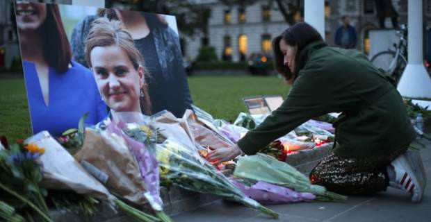 Ο σύζυγος της δολοφονημένης Τζο Κοξ στέλνει μήνυμα ενότητας μετά το Brexit