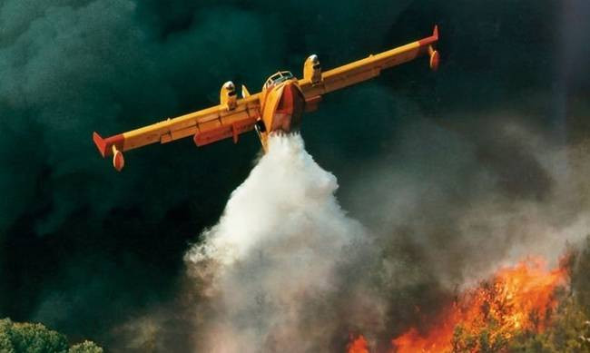 Κατέπεσε πυροσβεστικό καναντέρ – Σώοι οι πιλότοι