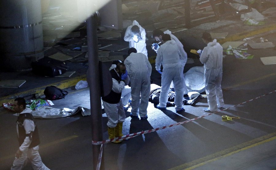 Στους 36 οι νεκροί από την επίθεση αυτοκτονίας στο αεροδρόμιο Κωνσταντινούπολης