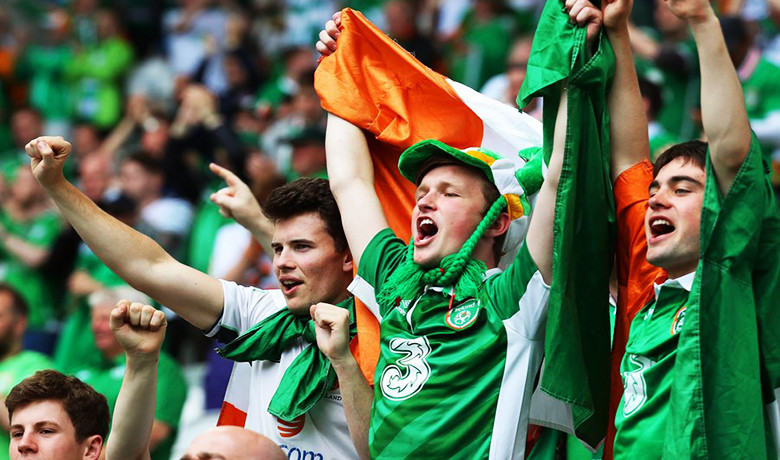 Φόρο τιμής στους Ιρλανδούς οπαδούς από το Παρίσι [Βίντεο]