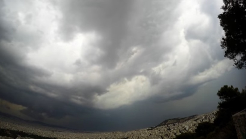 Η καταιγίδα που «χτύπησε» την Αθήνα σε  ένα βίντεο 113 δευτερολέπτων