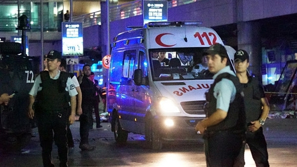 Τουρκία: Στους 43 οι νεκροί από το μακελειό στο αεροδρόμιο – Συλλήψεις σε Κωνσταντινούπολη και Σμύρνη