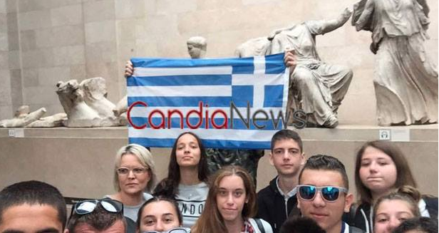 Μαθητές από την Κρήτη σήκωσαν την ελληνική σημαία στο Βρετανικό Μουσείο για τα Γλυπτά του Παρθενώνα