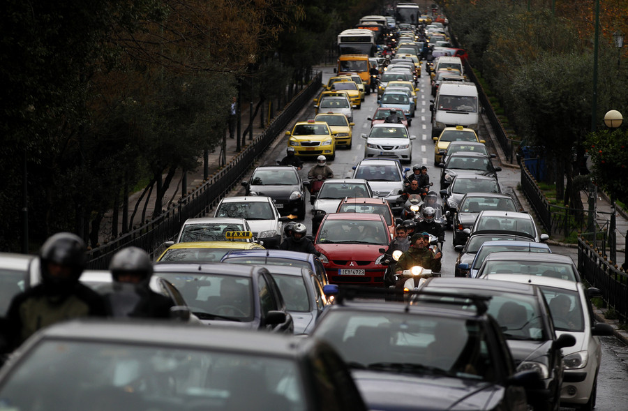 Κυκλοφοριακό χάος σε Αθήνα και Πειραιά λόγω της απεργίας στα μέσα μεταφοράς