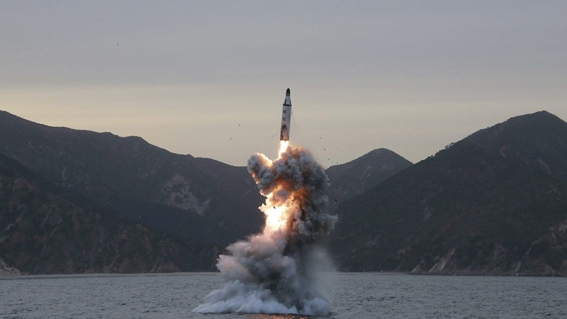 Βαλλιστικό πύραυλο από υποβρύχιο εκτόξευσε η Βόρεια Κορέα