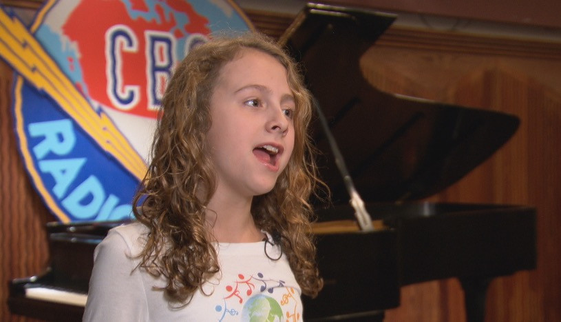 Μια 11χρονη κάνει το «γύρο του κόσμου με 80 εθνικούς ύμνους»