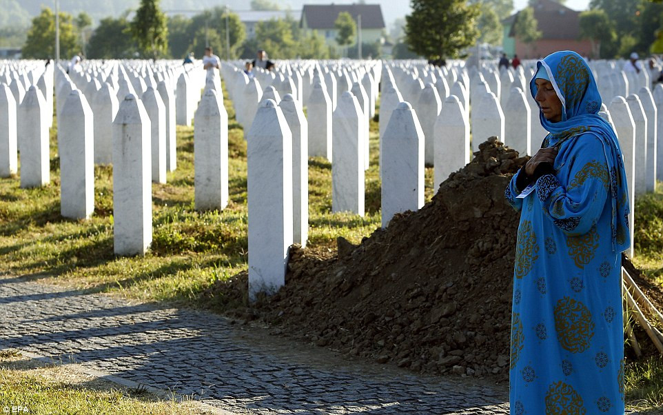 Είκοσι ένα χρόνια από τη σφαγή της Σρεμπρένιτσα [ΦΩΤΟΓΡΑΦΙΕΣ]