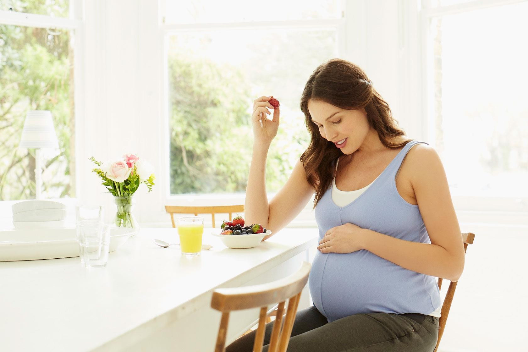 Έρευνα: Είστε έγκυος; Δεν χρειάζεται να τρώτε για δυο