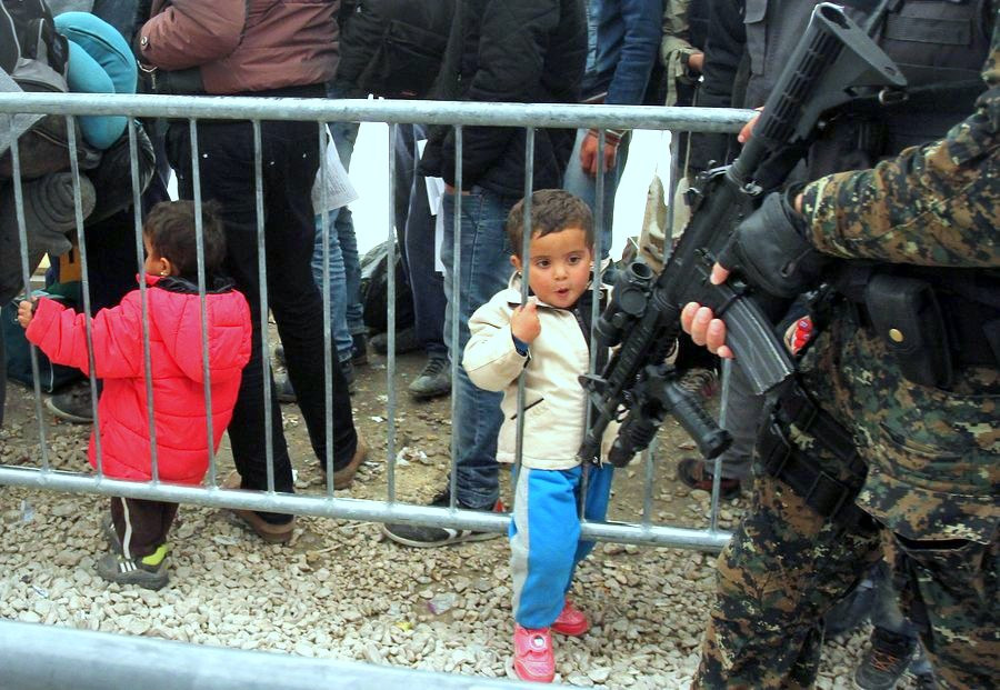 Με βάρβαρους ξυλοδαρμούς «υποδέχεται» η Ουγγαρία τους πρόσφυγες