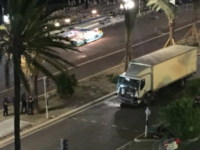 Οι πυροβολισμοί μεταξύ του δράστη της επίθεσης στη Γαλλία και των αστυνομικών [ΒΙΝΤΕΟ]