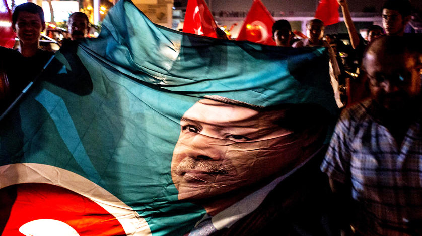 «Ενισχυμένος ο Ερντογάν» μετά το αποτυχημένο πραξικόπημα