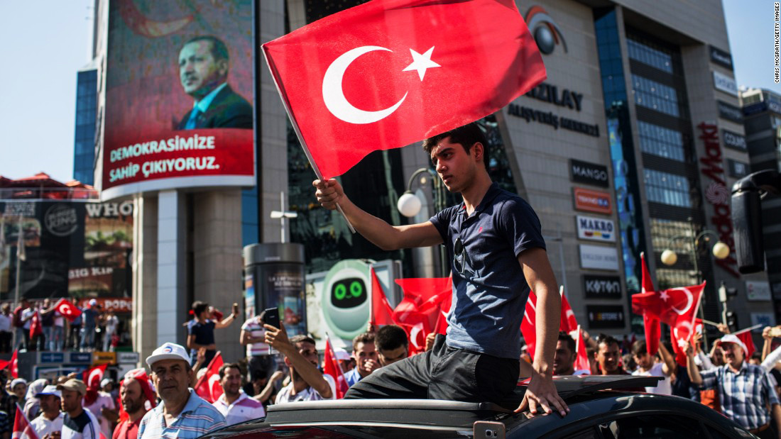 Το πραξικόπημα «άλλοθι» για μαζικές εκκαθαρίσεις από τον Ερντογάν