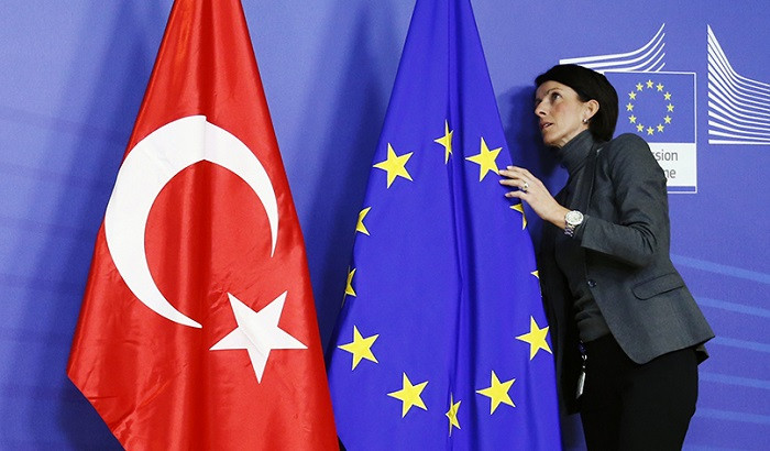 Μηνύματα από Ευρώπη: Το πραξικόπημα δεν δίνει «λευκή επιταγή» στον Ερντογάν