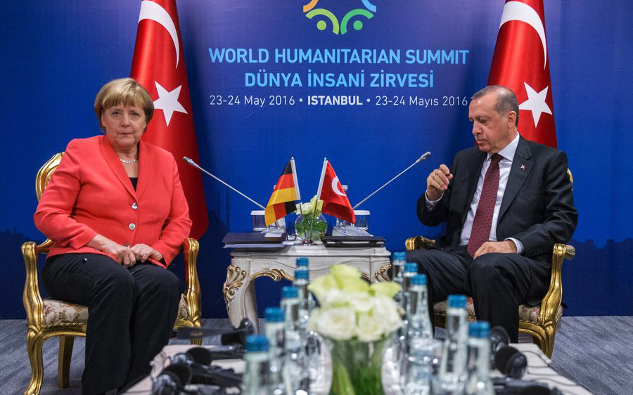 Μέρκελ σε Ερντογάν: Επαναφορά της θανατικής ποινής στην Τουρκία θα σημάνει το τέλος των ενταξιακών διαπραγματεύσεων