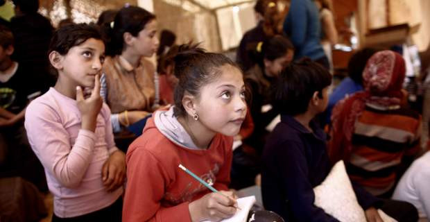 Σχολικά είδη θα μοιραστούν σε 4.628 προσφυγόπουλα
