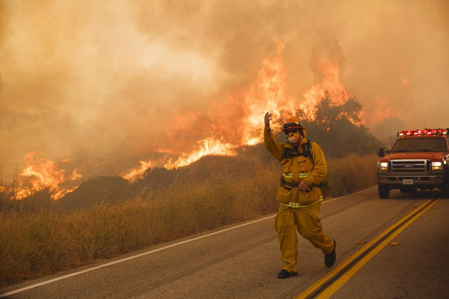 Λος Άντζελες: Η «φωτιά της άμμου» σαρώνει – Εκκενώνονται οικισμοί [BINTEO]