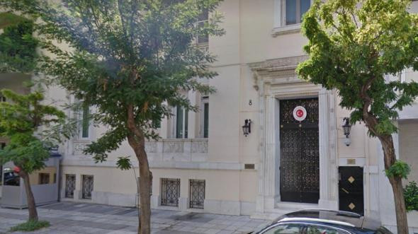 Μπογιές και προκηρύξεις στην τουρκική πρεσβεία από τον «Ρουβίκωνα»