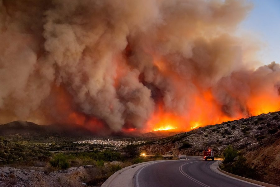 Υπό μερικό έλεγχο η μεγάλη πυρκαγιά στη Χίο [BINTEO]