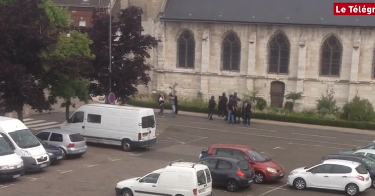 Bίντεο από την επίθεση στην εκκλησία στη Γαλλία: Οι τζιχαντιστές χρησιμοποίησαν ως ασπίδα μοναχές