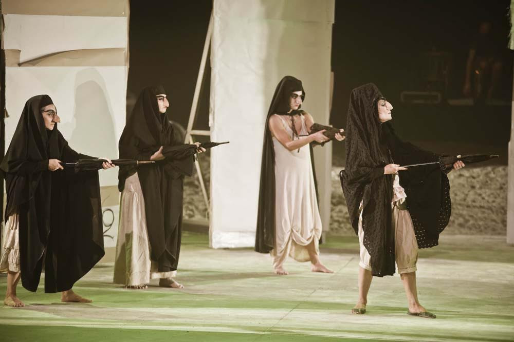 TVXS Κριτική: «Τα Παραβάν» του Ζαν Ζενέ στο Θέατρο «Πειραιώς 260» (Φεστιβάλ Αθηνών)