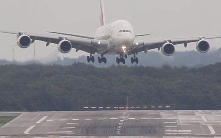 Αναγκαστική προσγείωση Boeing στο αεροδρόμιο Μακεδονία
